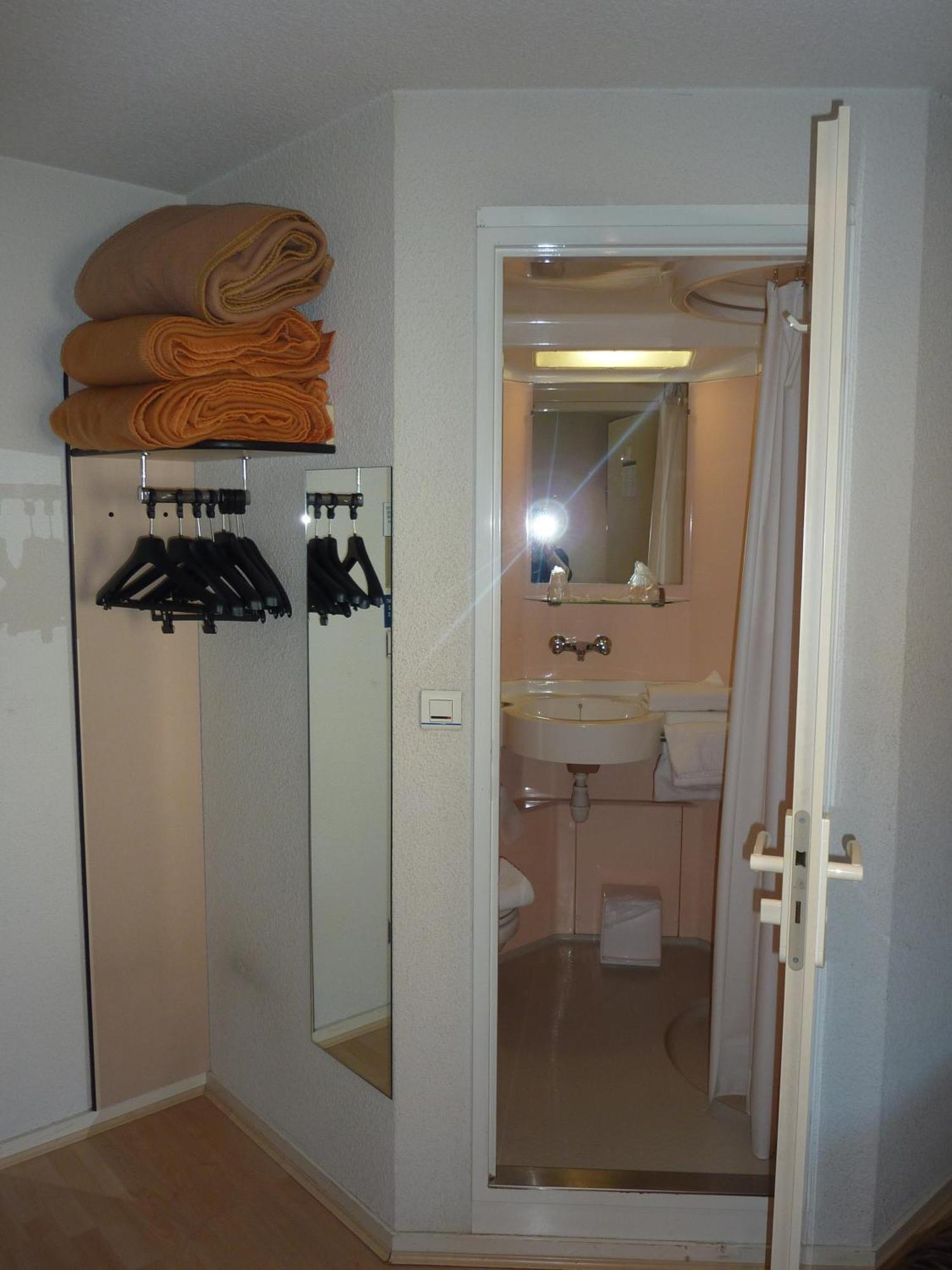 Lac'Hotel France Montreal La Cluse Phòng bức ảnh